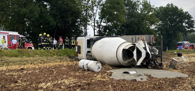 T2 Verkehrsunfall mit Betonmischwagen